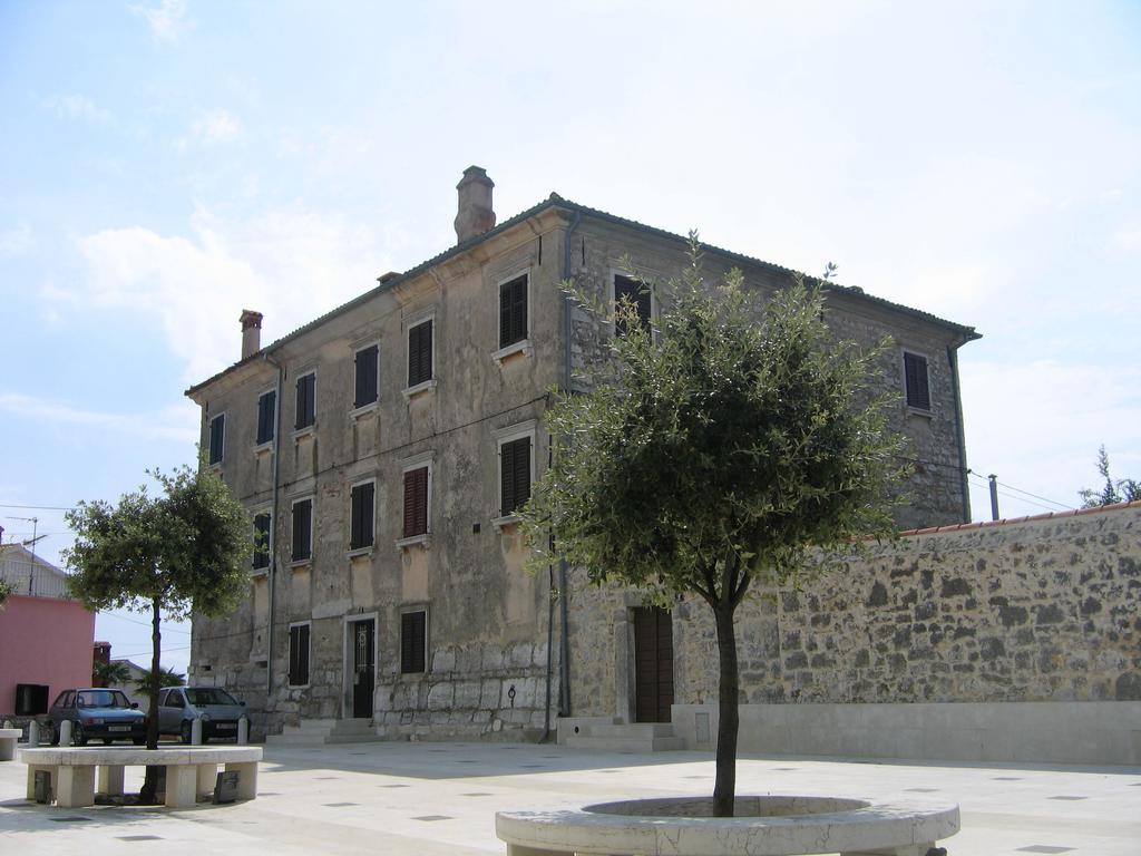 Apartment Vita Funtana Exterior photo